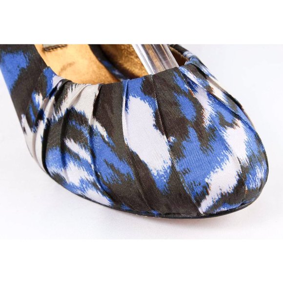 CYNTHIA VINCENT Blue & White Ikat Pattern “Didi” Round Toe Pumps Size 7 - Picture 5 of 9